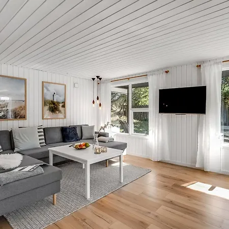 Semesterbostad Allen - 1km From The Sea By Interhome *