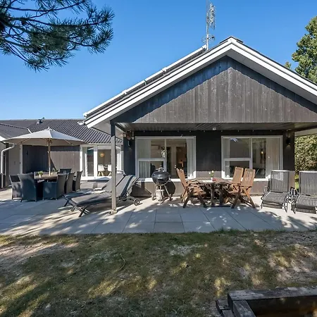Allen - 1km From The Sea By Interhome